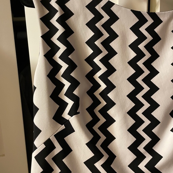 Joseph Ribkoff size 4 midi black & white Geometric design dress - Picture 8 of 11